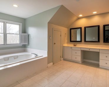5 Clever Storage Ideas That Make Your Bathroom Look Bigger