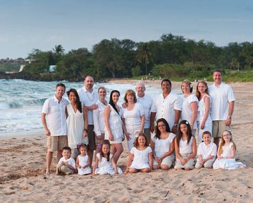 Family Reunion Photography Capturing Meaningful Moments during Seaside Vacations